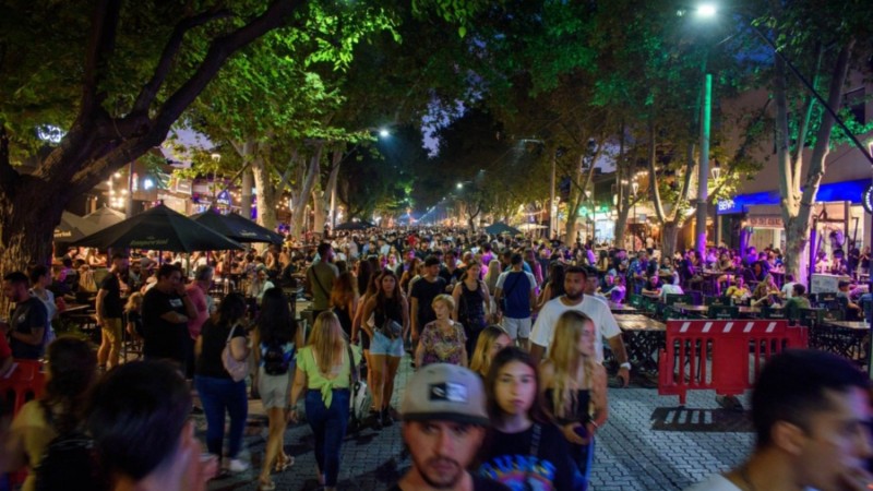 Mendocinos y turistas disfrutaron del Aniversario de la Arístides
